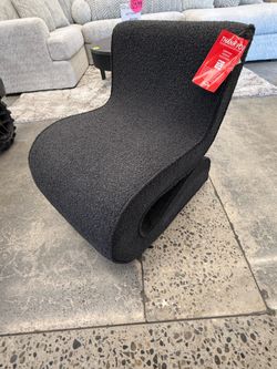 ACCENT CHAIR