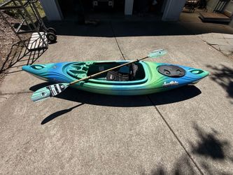 Perception JoyRide 100 Kayak Package - Excellent Condition - Includes Paddle