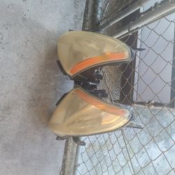 complete Headlights From 08 nissan Rogue 