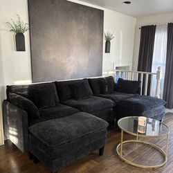 Black Sofa/ Sectional/ Couch w 2 Ottomans