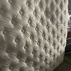Beauty Rest King Mattress And Box Springs 