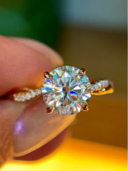 Brand New Certified 18K Gold Plated 2Ct Brilliant Cut VVS1 D Color Moissanite Solitaire Ring in 8