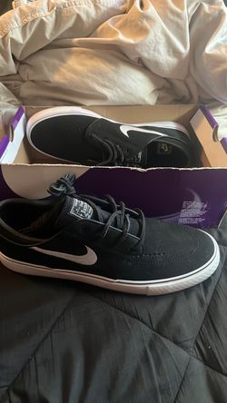 Skateboard shoes