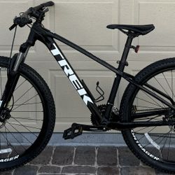 Trek Marlin 5 27.5 Hardtail Mountain Bike In Great Condition Low Use Size Small Frame 