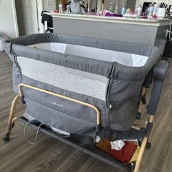 Baby Swinging bassinet 
