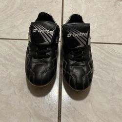 Youth Soccer Cleats Size 5