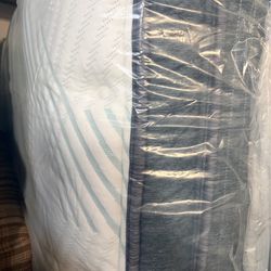 Say goodbye to restless nights 😵‍💫 and hello to a good night's sleep 😴with our high-quality mattresses! We carry all major brands and sizes, and we