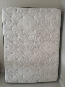 Queen size quilted MATTRESS