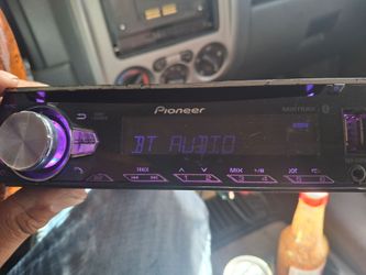 STEREO PIONEER CD AUX USB BLUETOOTH CAMBIA DE DIFERENTES COLORES GOOD CONDICIÓN ABLO ESPAÑOL