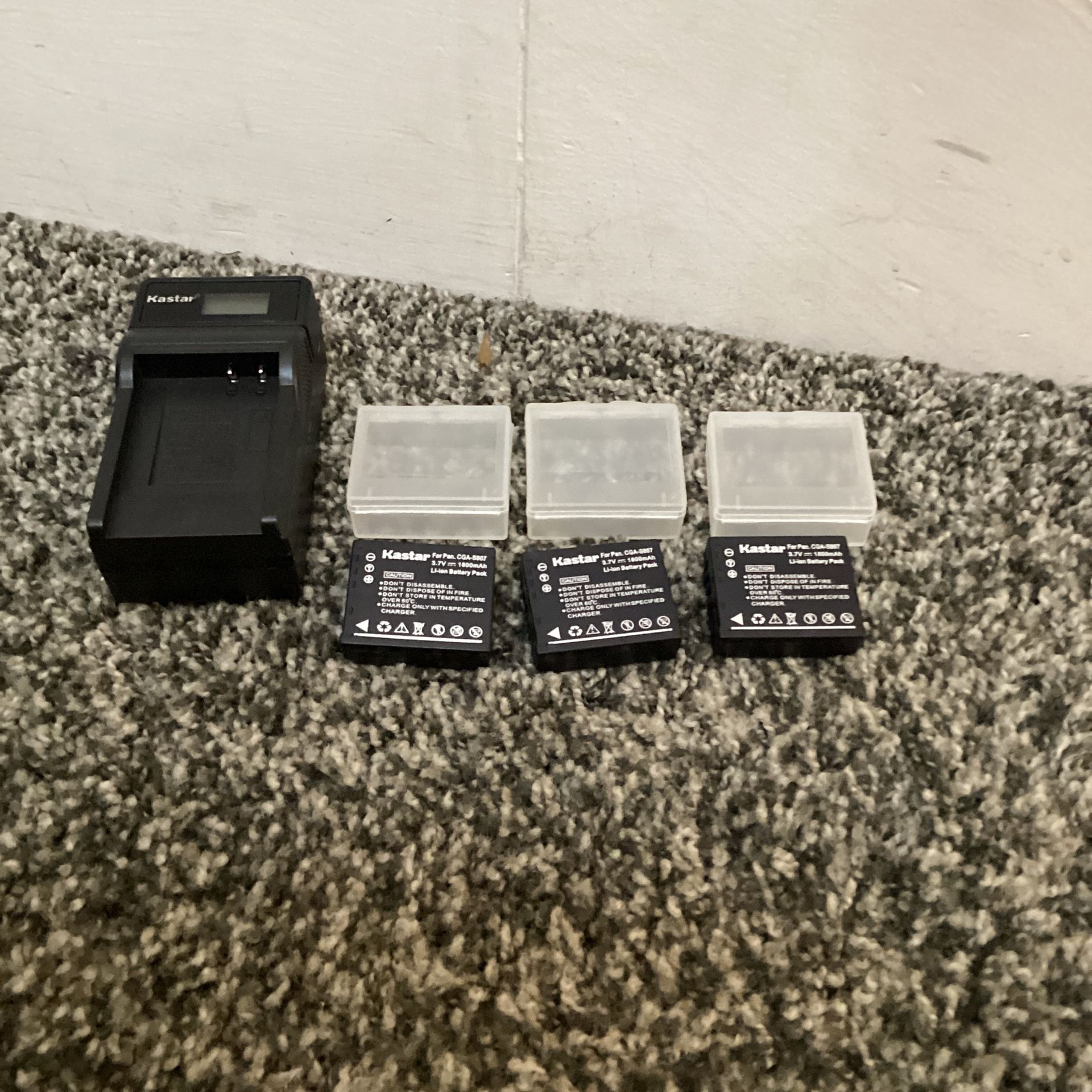 Kastar Battery Charger And 3 Batteries CGAS007