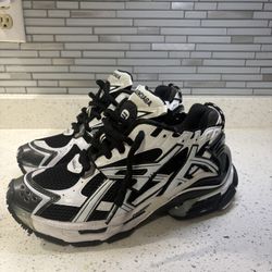 Black/White Balenciaga Runner Size 41(8)