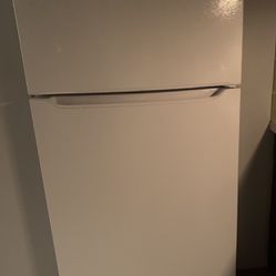 Refrigerator Only 2 Years Old Runs Well 