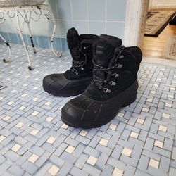 Mens Winter Boots Size #9 Brand New For Only $35