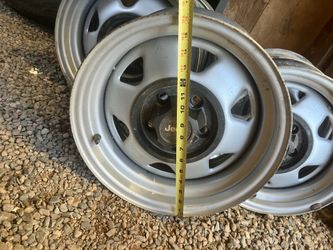 Set of brand new Jeep rims