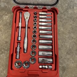 Milwaukee 28 Pc 3/8” Drive SAE Socket Set