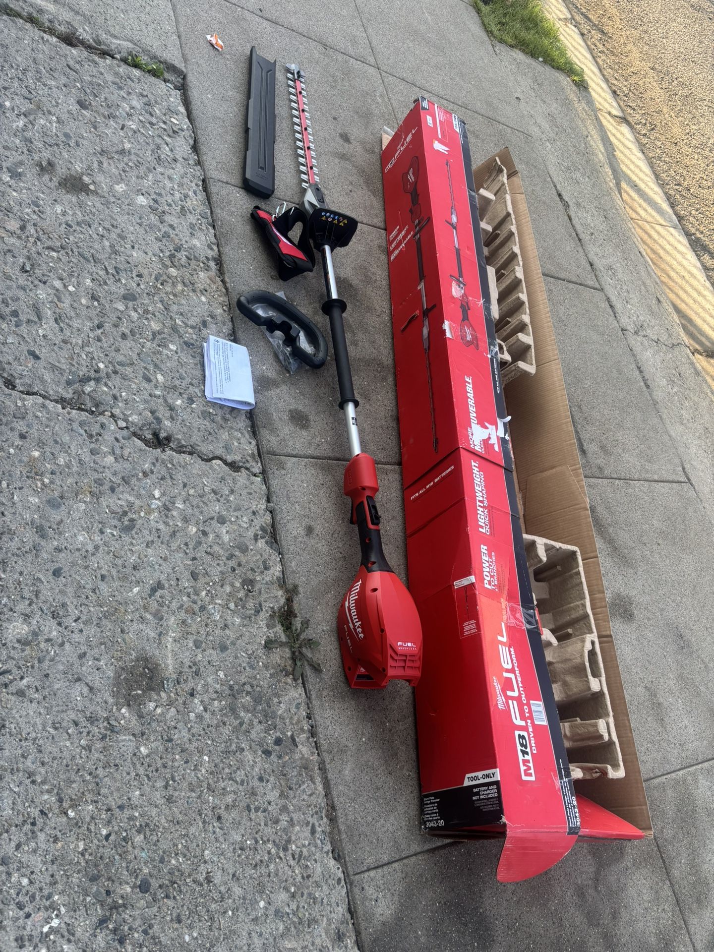 Milwaukee M18 FUEL 18V 20 in. Brushless Cordless Battery Powered Short Pole Hedge Trimmer (Tool-Only) 