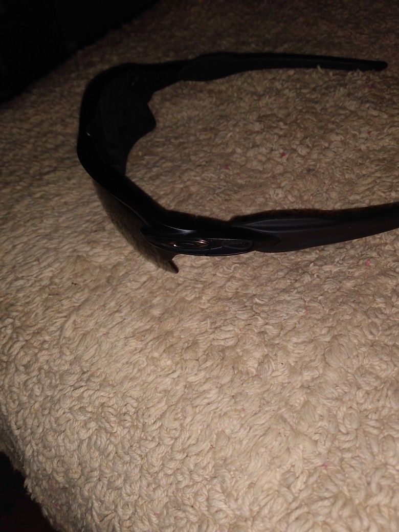 OAKLEY SUN GLASSES WORN ONCE 