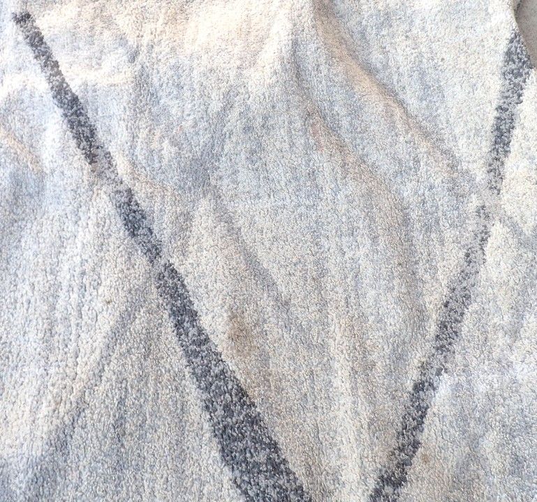 White and Gray Patterned Rug 6'6" x 8'6" Used