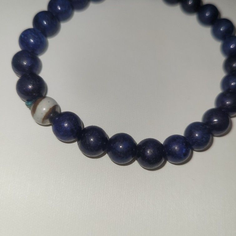 https://offerup.com/redirect/?o=RGsuQmx1ZQ== Beaded BRACELET