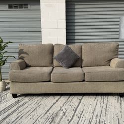 🛋️ Refurbished Modern Sofa – Clean, Sanitized – FREE Same Day Delivery! 🚚