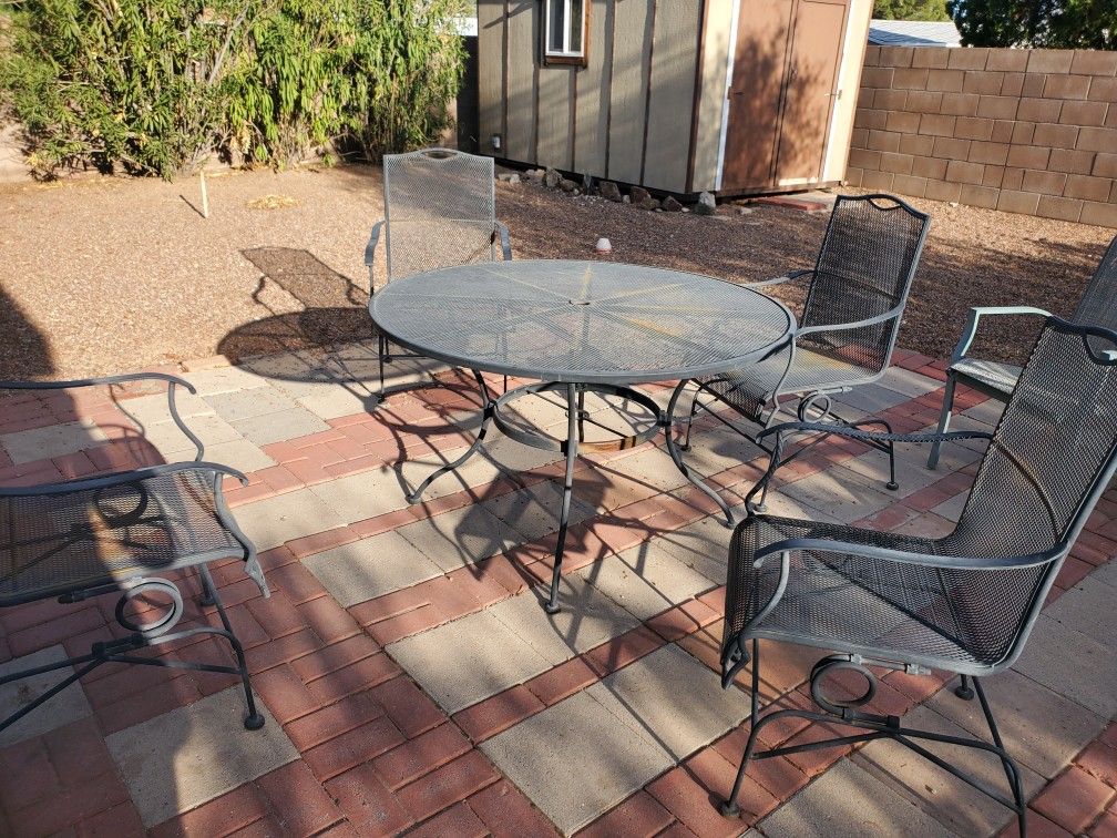 Metal Patio Table W 6 Rocking Chairs