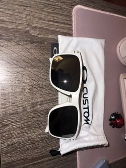 Oakley Holbrook