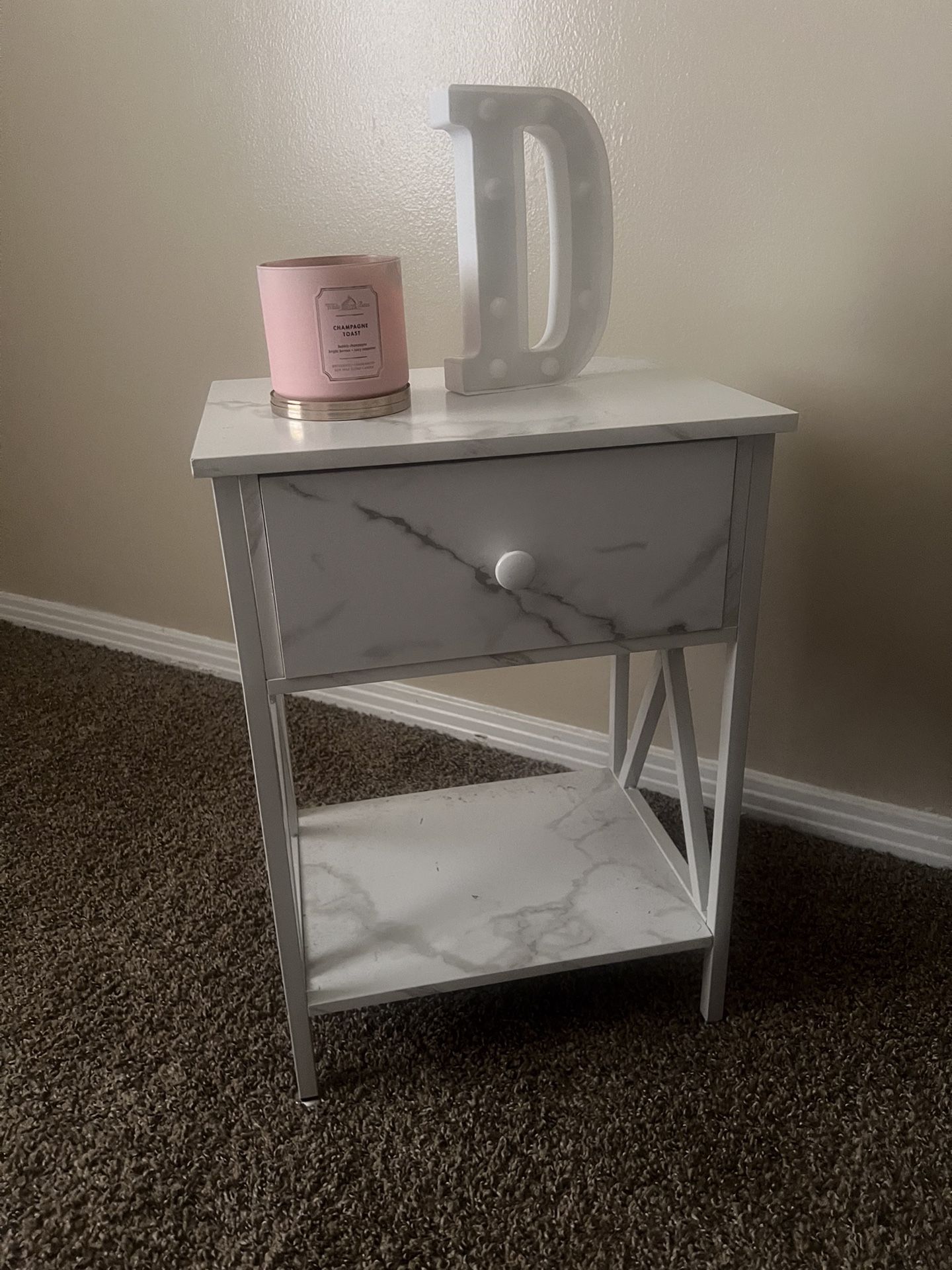 2 Bedside Tables With Drawers