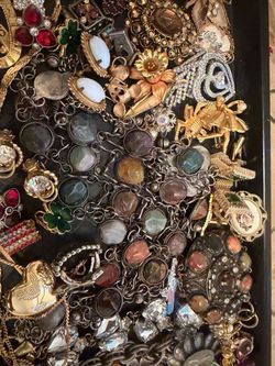 Beautiful Vintage jewelry