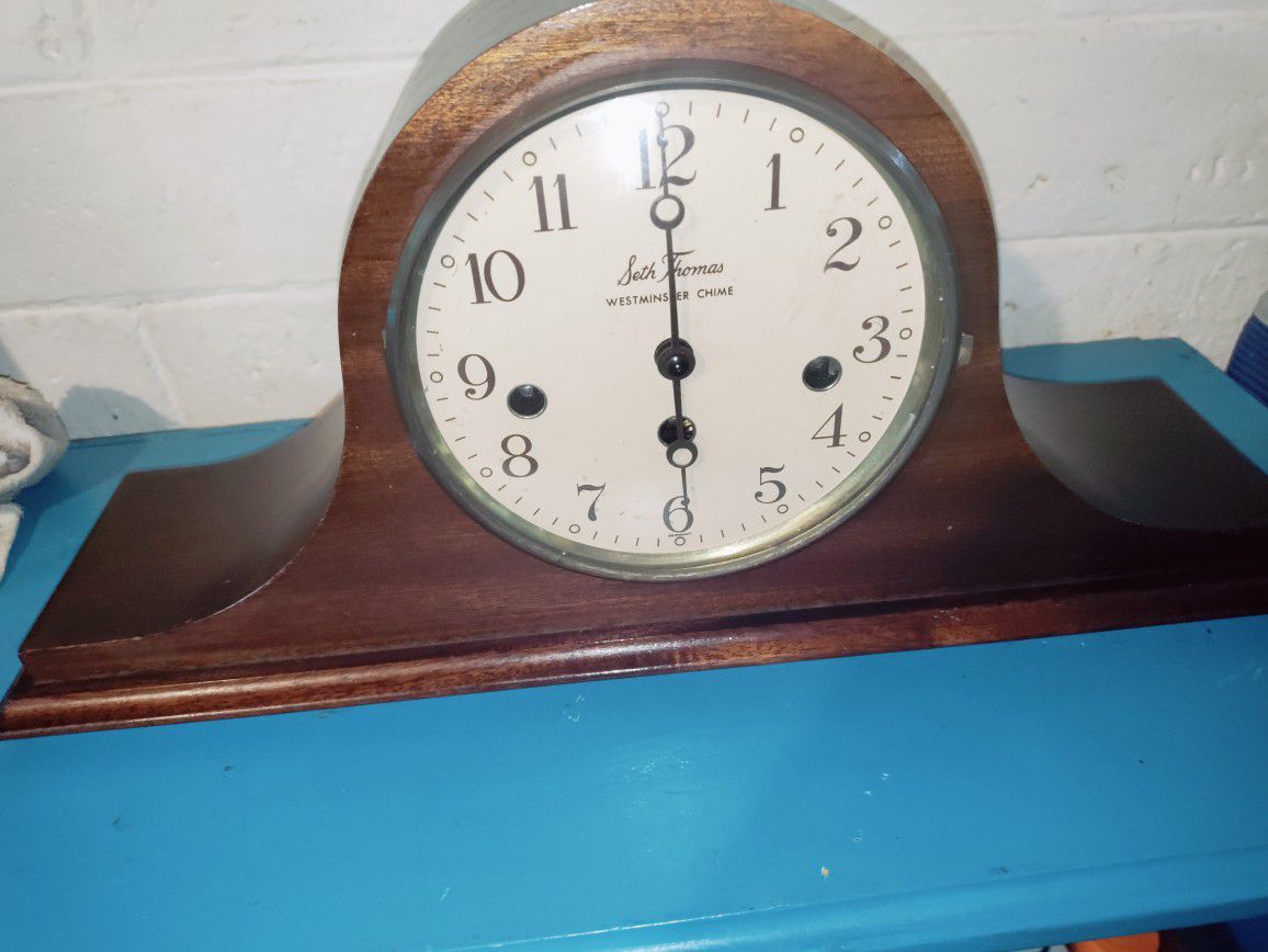 Handsome Wood Mantle Clock 