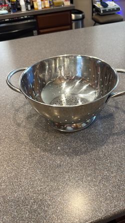 Stainless steel colander