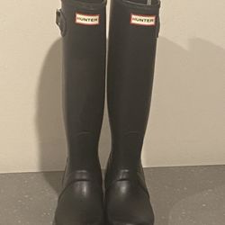 Tall Black Hunter Woman’s Rain Boots With Adjustable Calf Strap, New Size 8