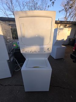 GE - 3.8 Cu. Ft. Top Load Washer and 5.9 Cu. Ft. Electric Dryer Laundry Center - White