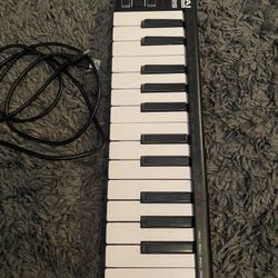 AKAI MIDI KEYBOARD 