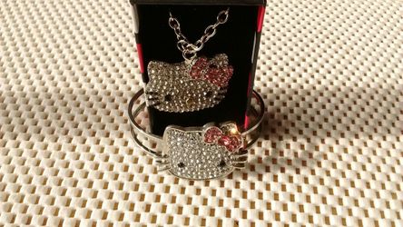 Hello Kitty necklace and bracelet