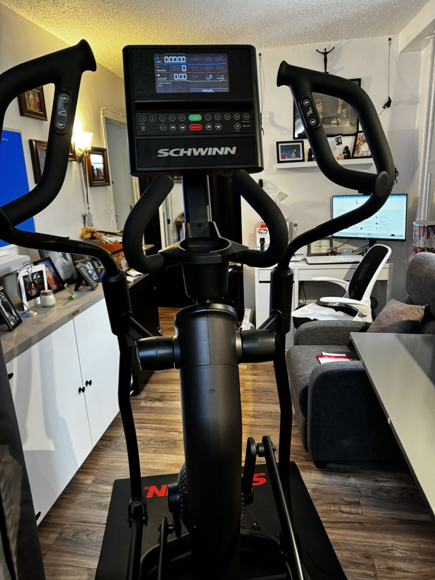 Schwinn 490 Elliptical