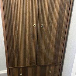 Armoire/closet