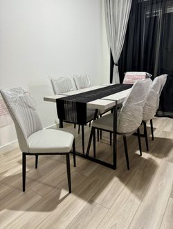 Dinning Table 