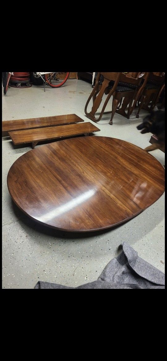 American Drew Cherry Table With Chairs