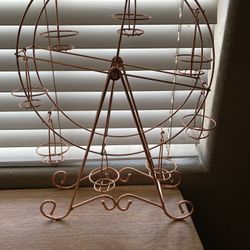 Ferris wheel cupcake holder