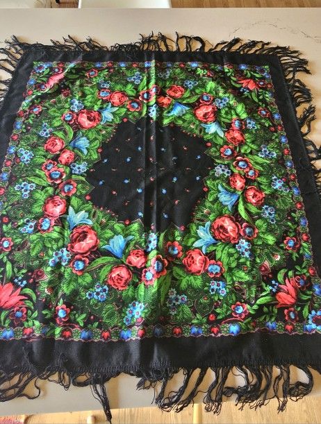 Pavlovo-Pasad Traditional Russian Shawl
