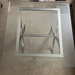 Modern Glass Coffee Table – Excellent Condition Dimensions: L 36” x W 36” x H22”
