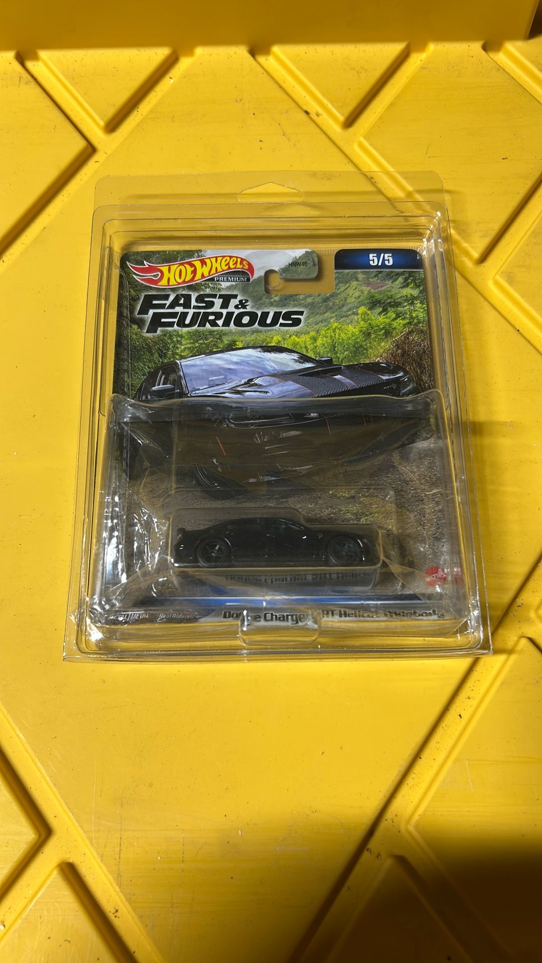 Hotwheels Premium Dodge Charger Srt Hellcat Wide body