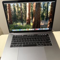Apple MacBook Pro 2018 15" - i7-8850H - 16GB RAM - 512GB SSD