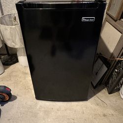 Magic Chef Mini Fridge With Freezer 