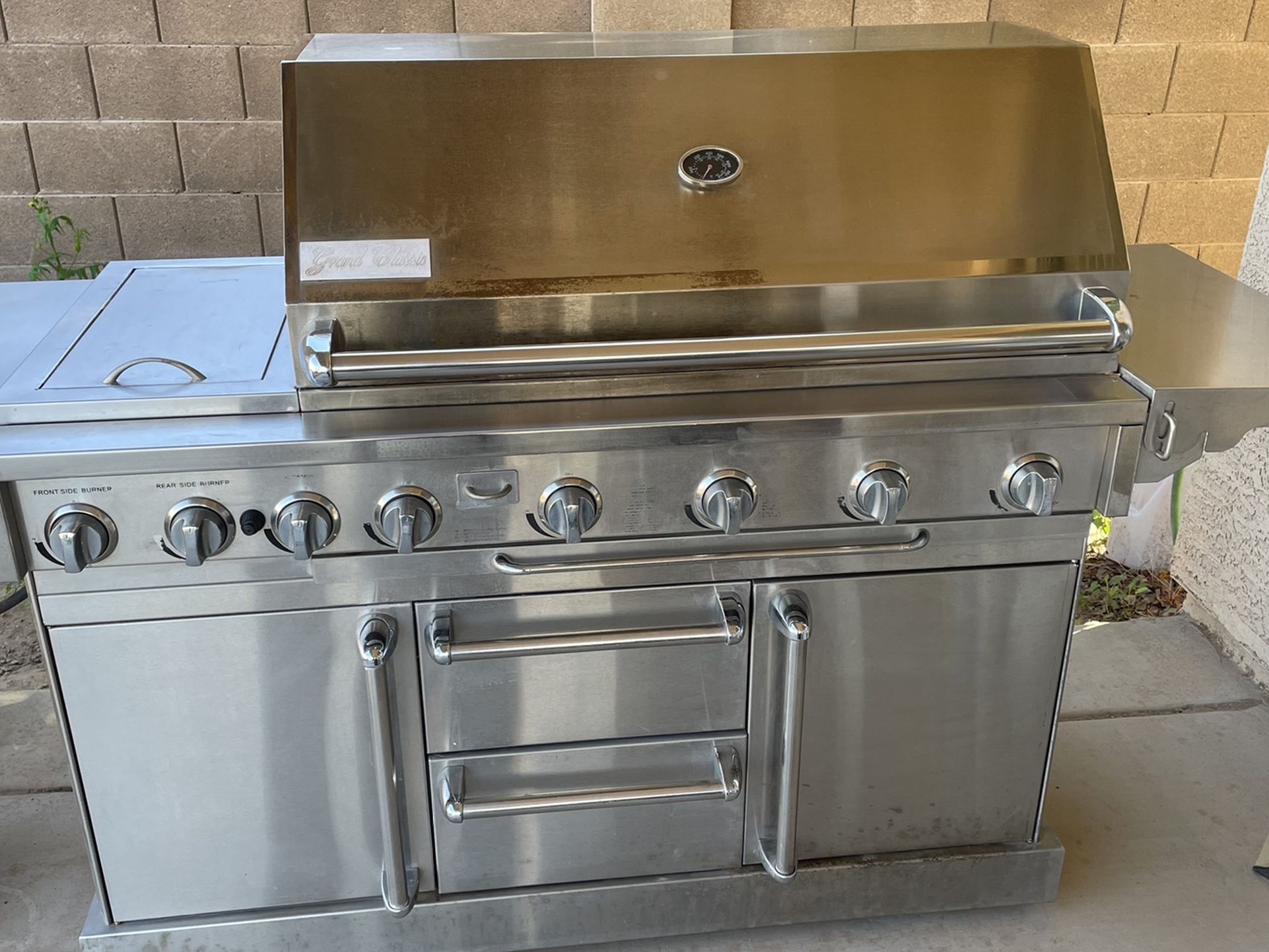 Grand Classic Stainless Steel Gas BBQ