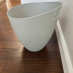 Wastebasket 
