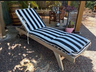 Chaise Lounge Chair with Cushion