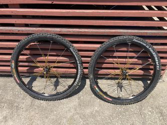 mooi matchmaker Hoofdstraat Crank Brothers Cobalt Twinspokes Race Xc 26” Mtb Wheelset With Tubeless  Tires for Sale in Chicago, IL - OfferUp