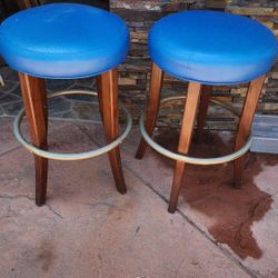 4 BAR STOOLS 