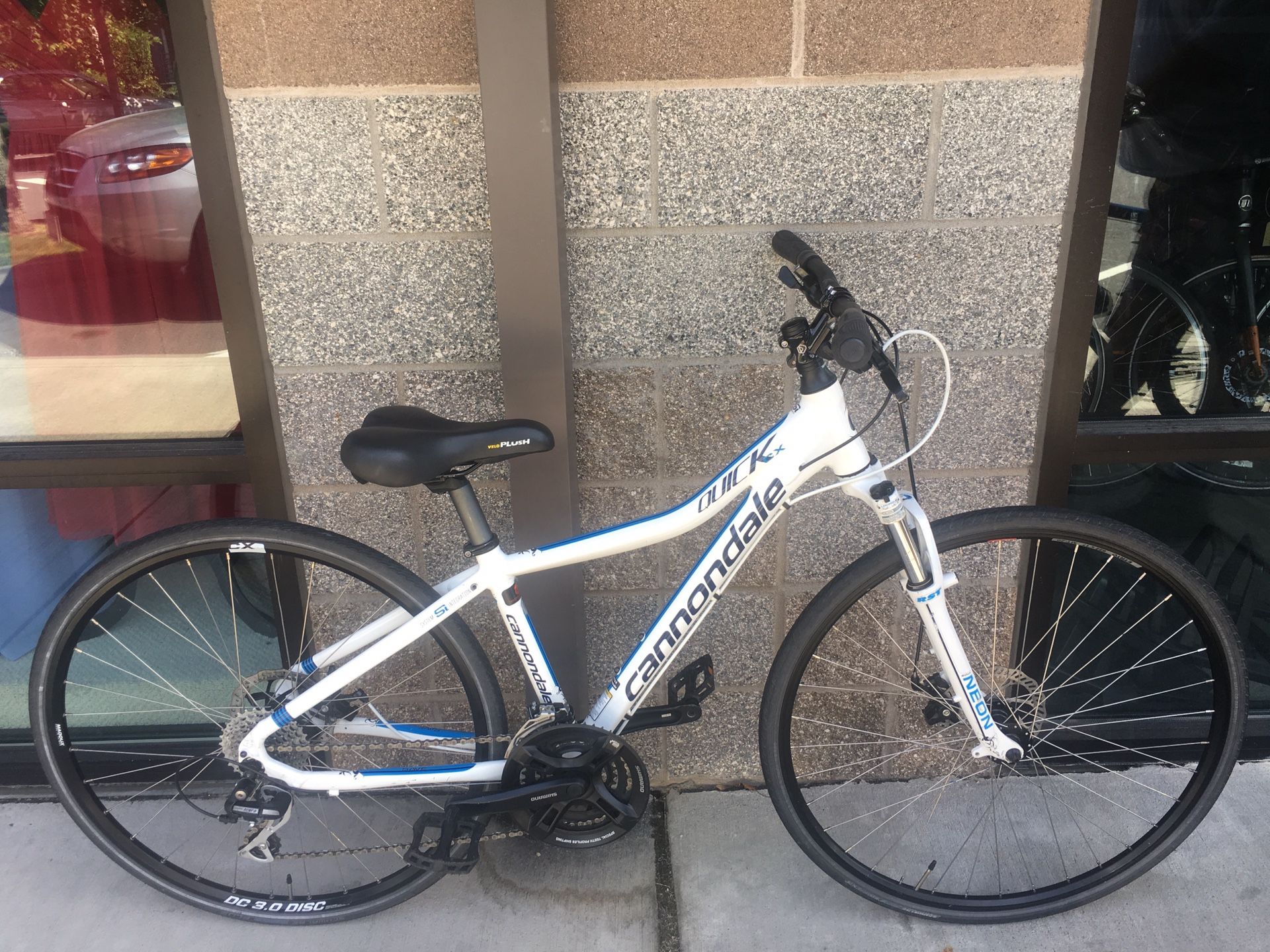 14.5" Cannondale Quick CX hybrid bike, Disc & LockOut